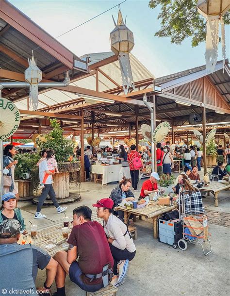 chiang mai weekday market